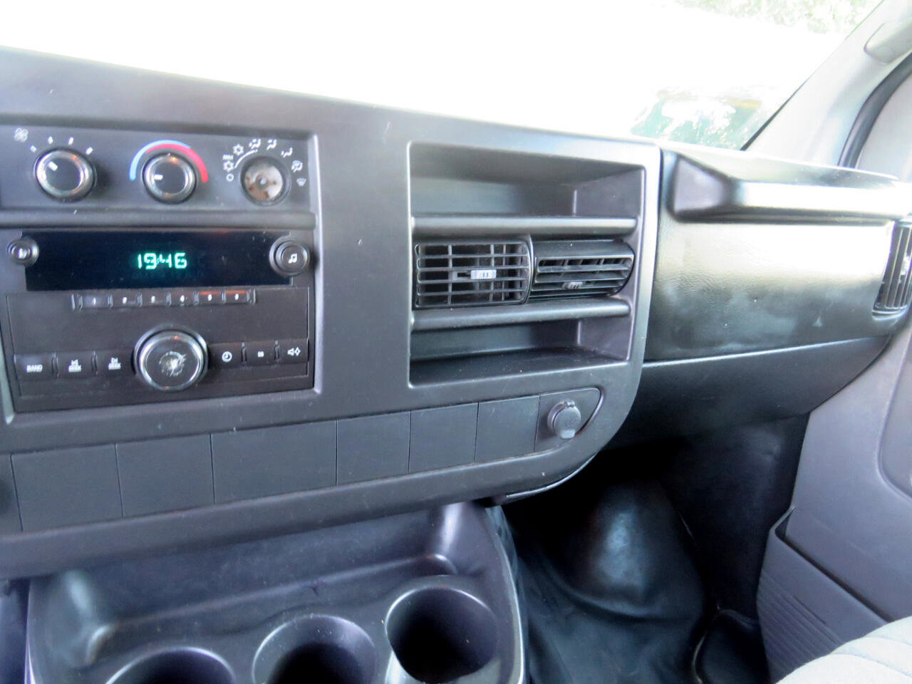 Used 2009 Chevrolet Express 2500 Extended image 13