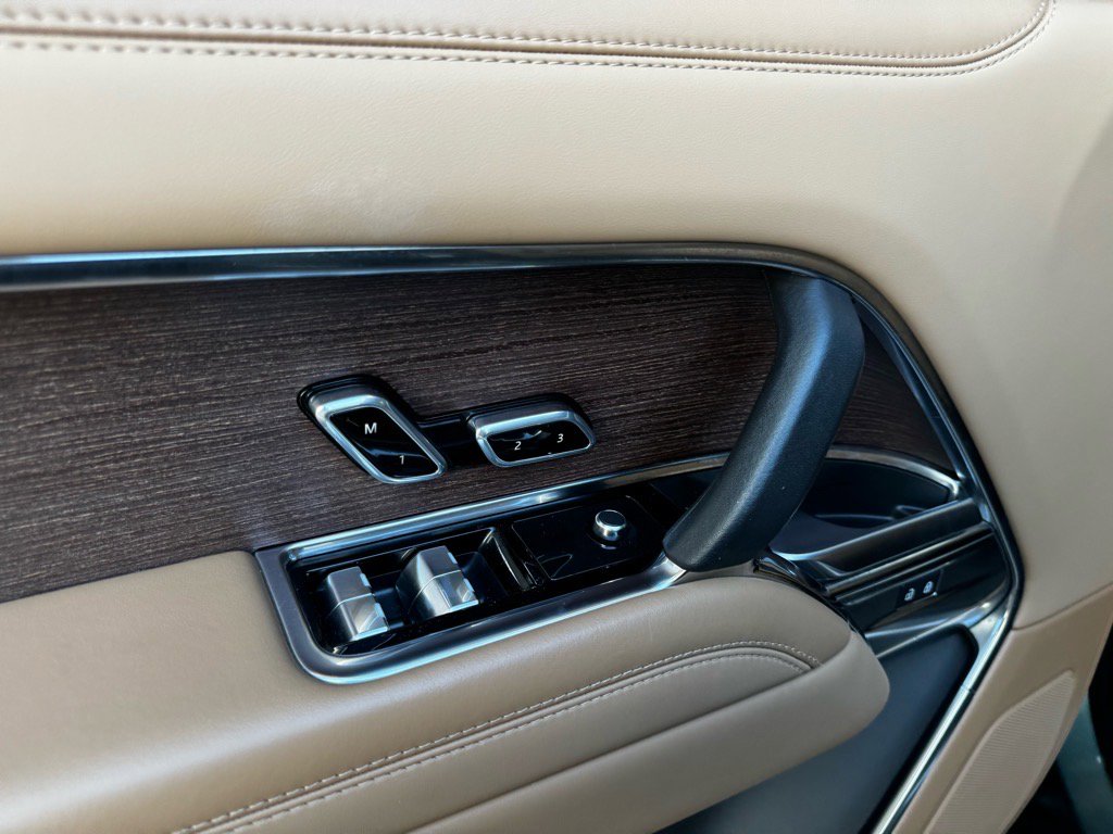 Certified 2023 Land Rover Range Rover SE image 9