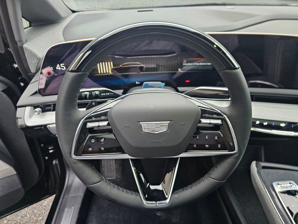 New 2026 Cadillac Optiq Luxury 1 image 30