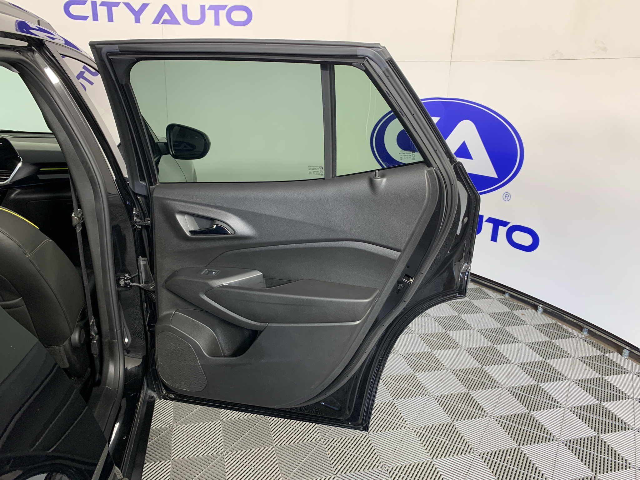 Used 2025 Chevrolet Trax ACTIV w/ Sunroof Package FWD image 34