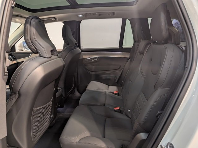 Used 2025 Volvo XC90 B6 Plus image 24