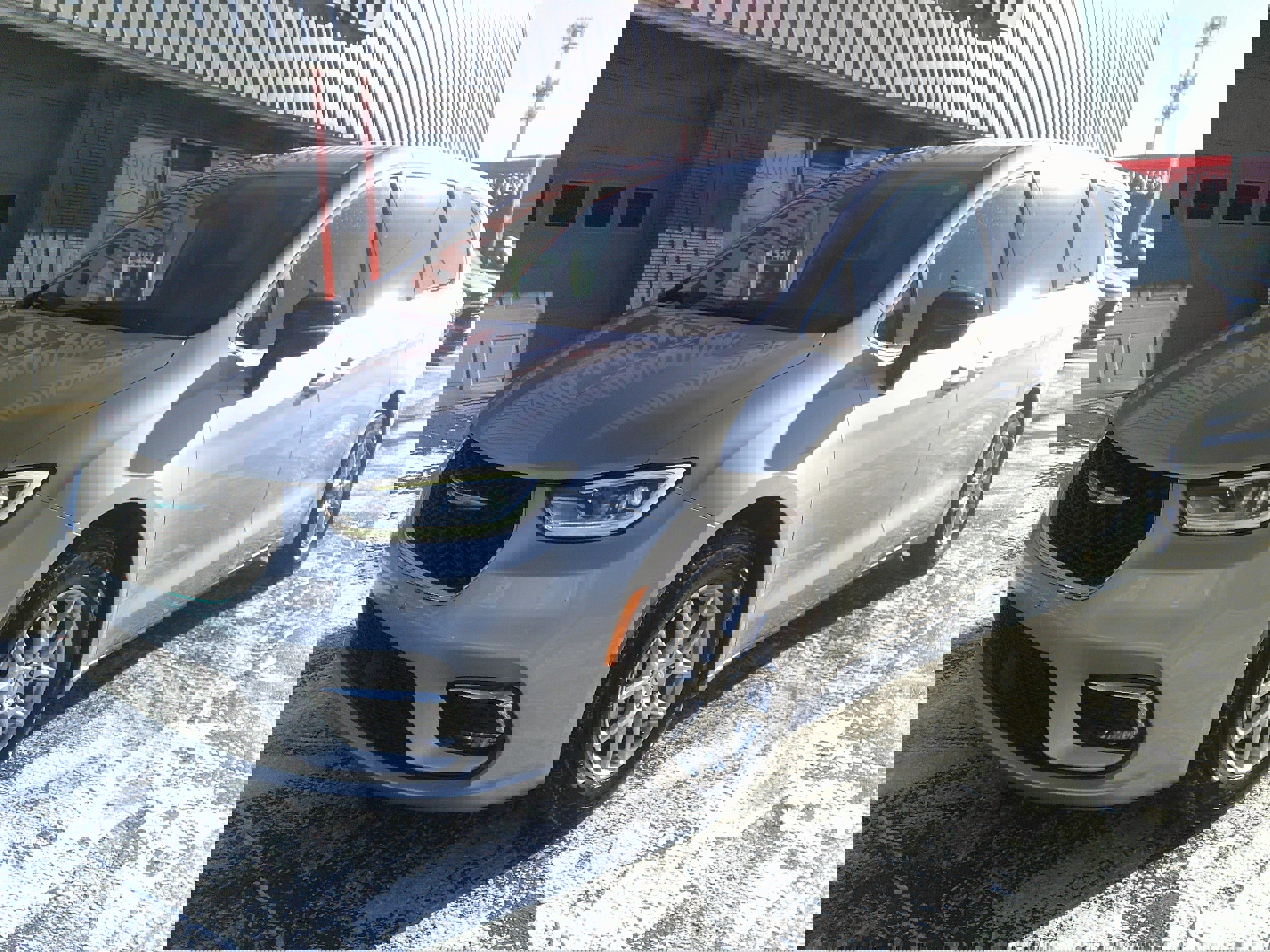 Used 2024 Chrysler Pacifica Touring-L image 11