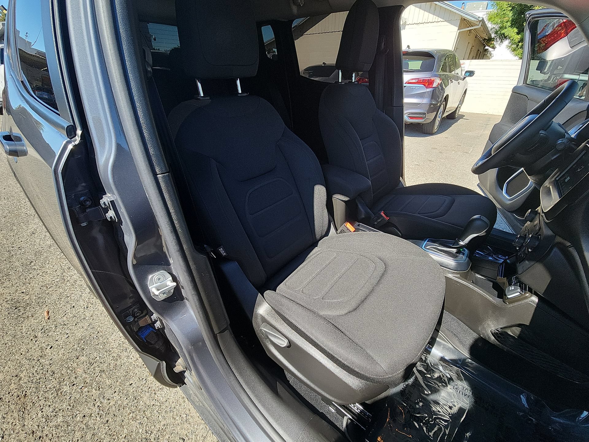 Used 2021 Jeep Renegade Latitude FWD image 25