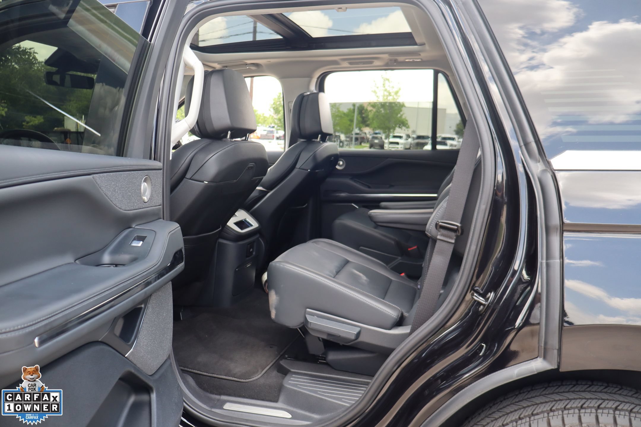 Used 2025 Lincoln Navigator Reserve AWD/4WD image 27