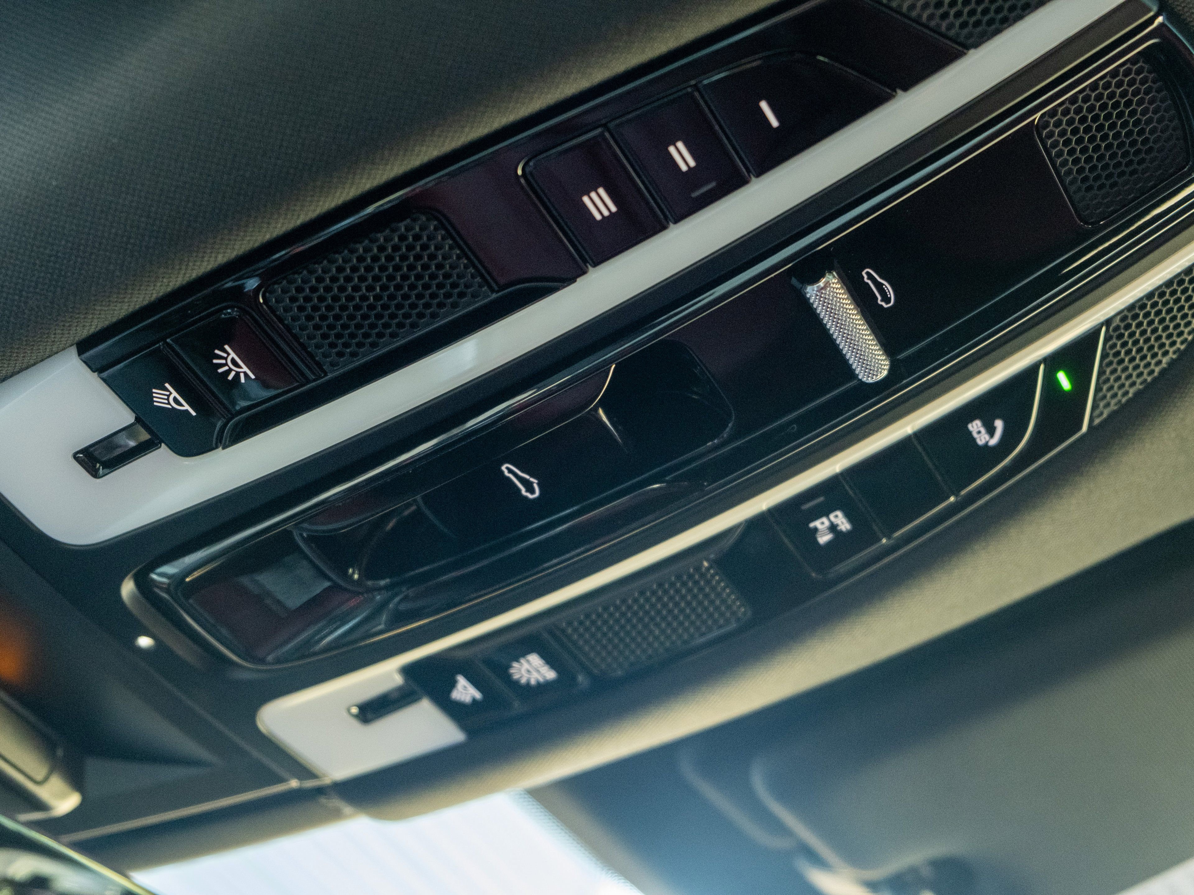 Certified 2022 Porsche Cayenne S Platinum image 35