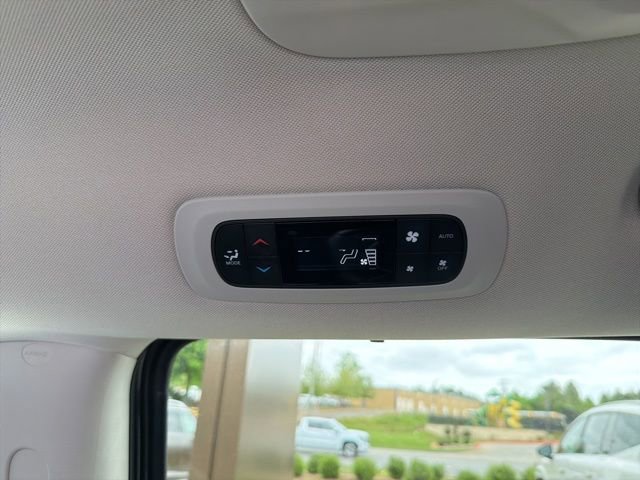 Used 2023 Chrysler Pacifica Touring-L image 27