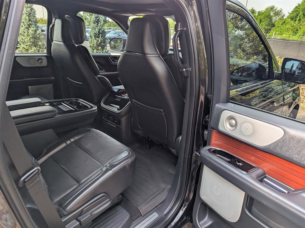 Used 2022 Lincoln Navigator Reserve image 13