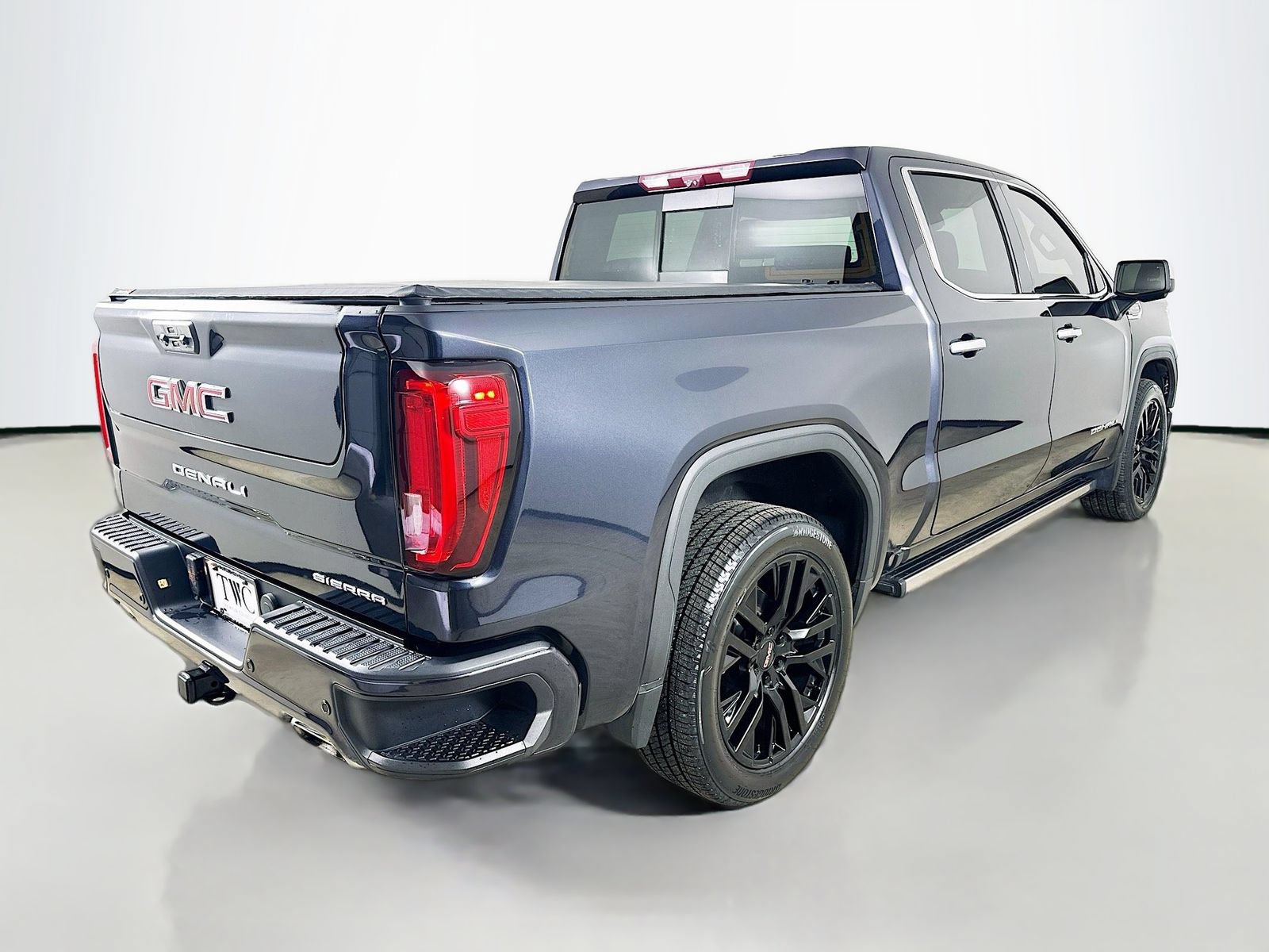 Used 2022 GMC Sierra 1500 Denali w/ Technology Package AWD/4WD image 5