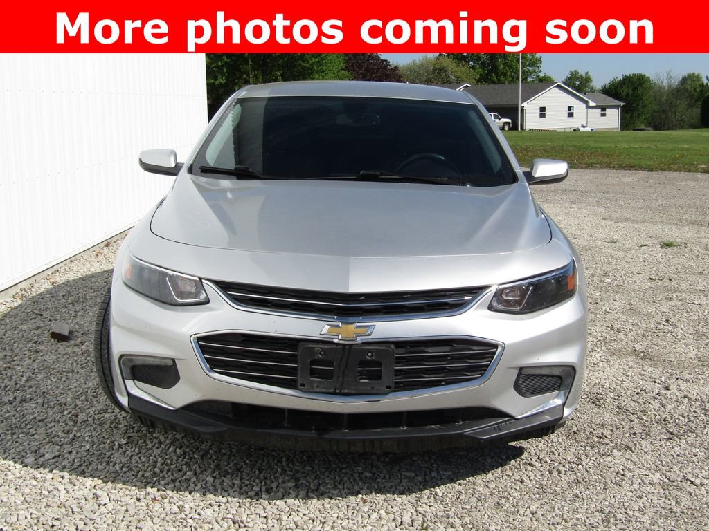 Used 2017 Chevrolet Malibu LT w/ Leather Package FWD image 8