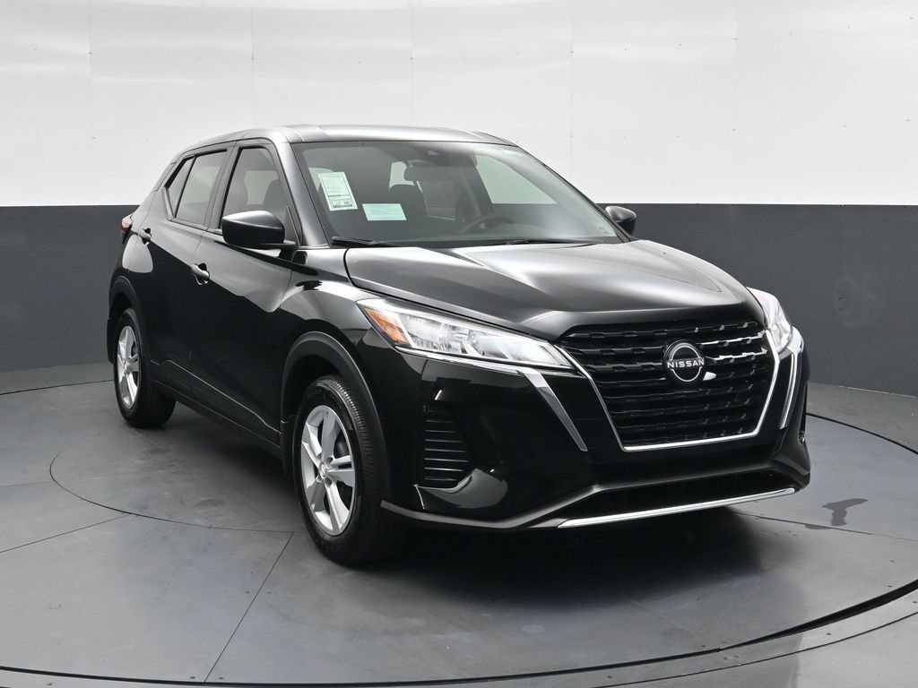 Certified 2025 Nissan Kicks Play S FWD image 2
