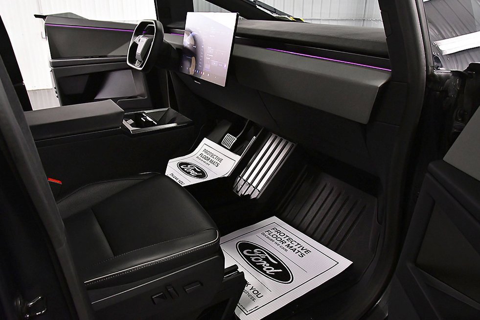 Used 2024 Tesla Cybertruck Cyberbeast image 23