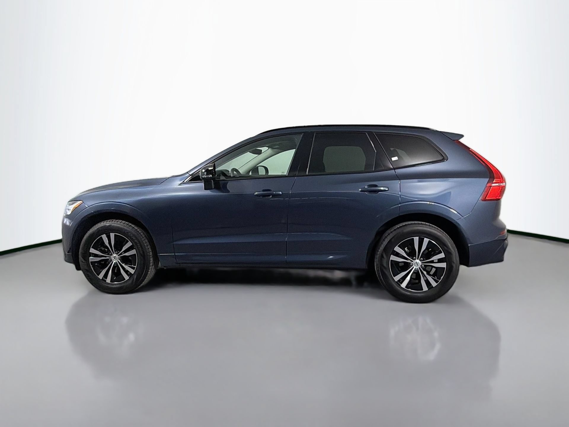Certified 2025 Volvo XC60 B5 Core AWD/4WD image 9