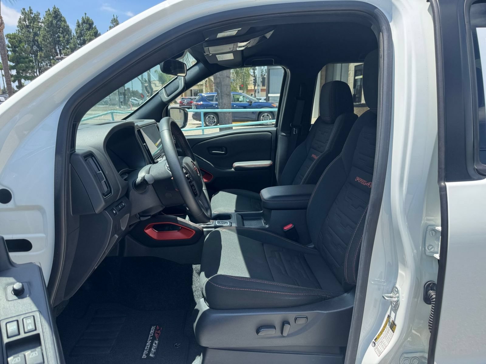 Used 2026 Nissan Frontier PRO-4X AWD/4WD image 27
