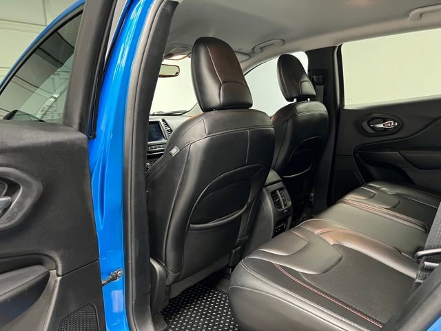 Used 2020 Jeep Cherokee Trailhawk w/ Technology Group image 40