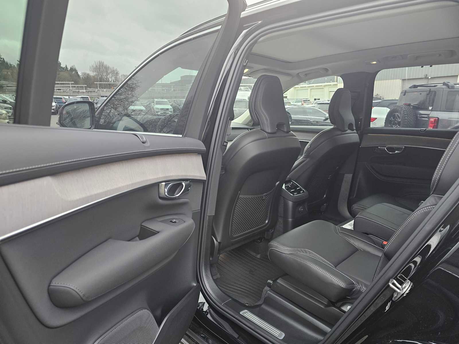 New 2026 Volvo XC90 T8 Ultra w/ Protection Package Premier image 18