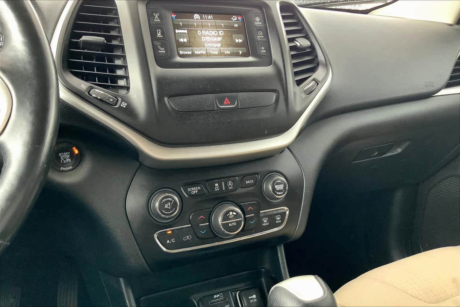 Used 2015 Jeep Cherokee Latitude w/ Comfort/Convenience Group FWD image 36
