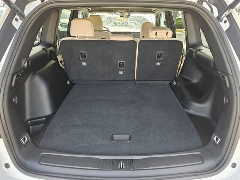 Used 2025 Jeep Grand Cherokee Limited image 11