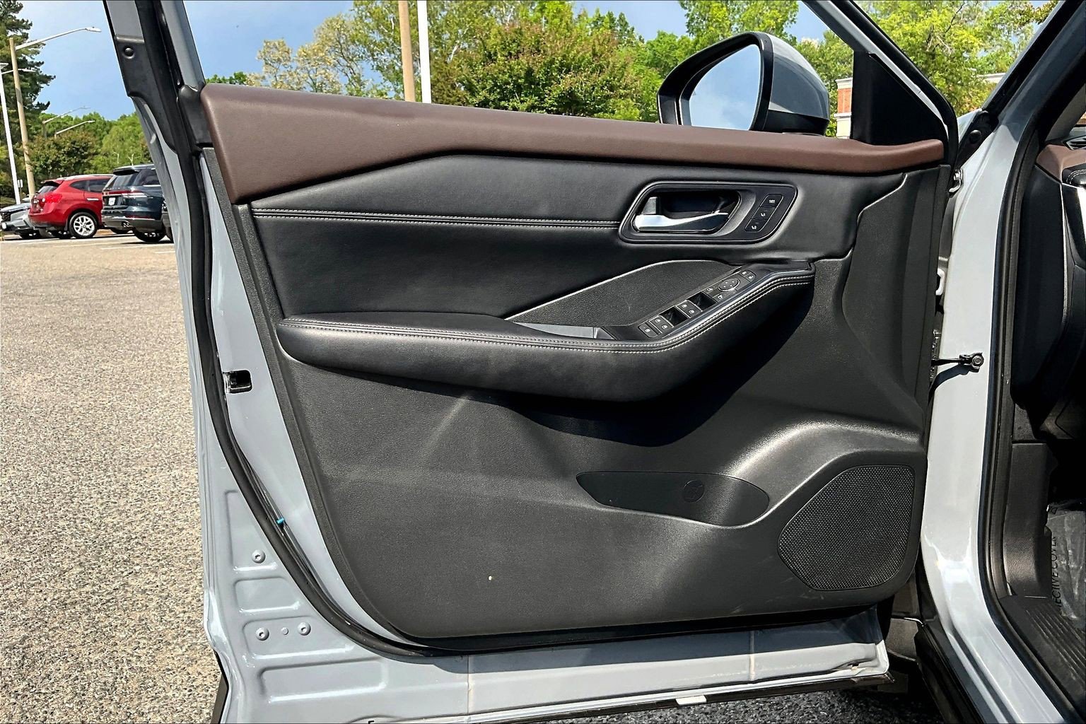 Used 2023 Nissan Rogue SL AWD/4WD image 18