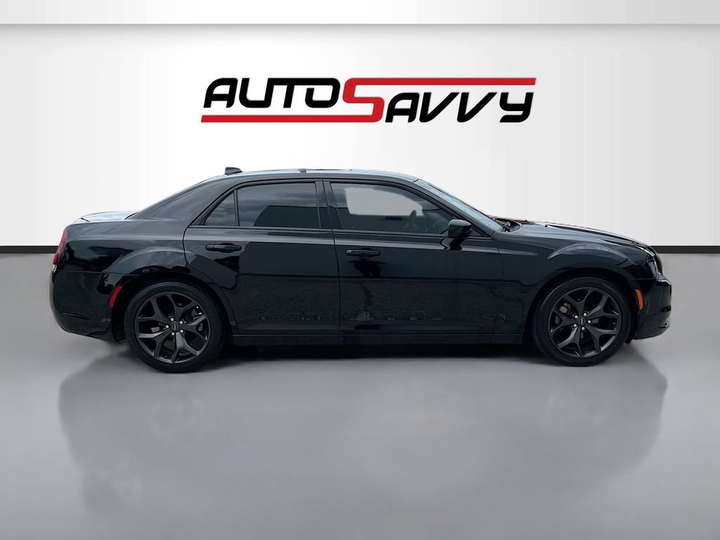 Used 2023 Chrysler 300 Touring w/ Sport Appearance Package RWD image 8