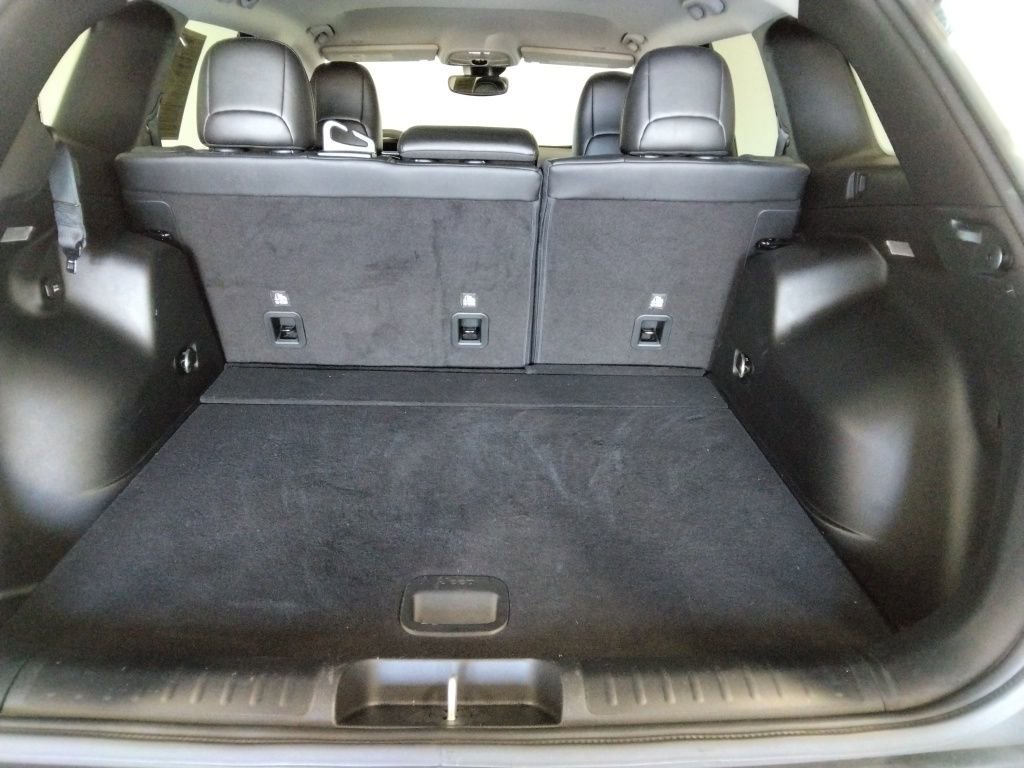 Used 2021 Jeep Cherokee Trailhawk image 10