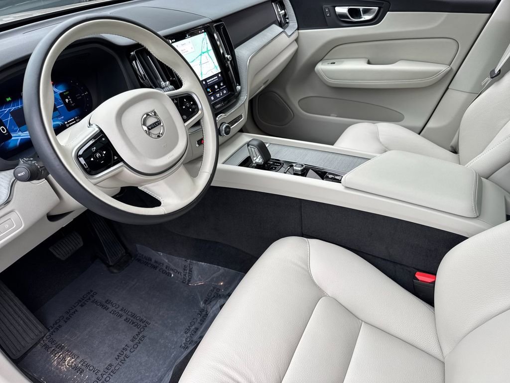 Certified 2025 Volvo XC60 T8 Plus w/ Protection Package Premier AWD/4WD image 9