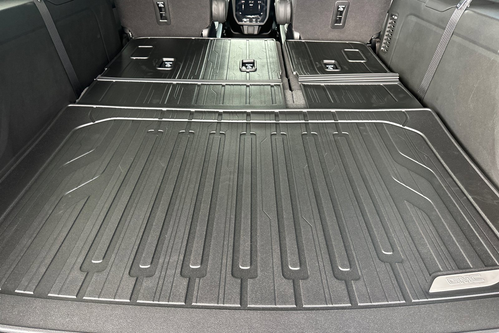 New 2026 GMC Yukon XL AT4 Ultimate w/ LPO, Floor Liner Package image 18