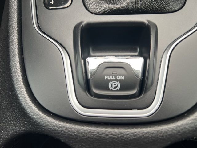 Used 2020 Jeep Cherokee Latitude Plus w/ Comfort/Convenience Group FWD image 22