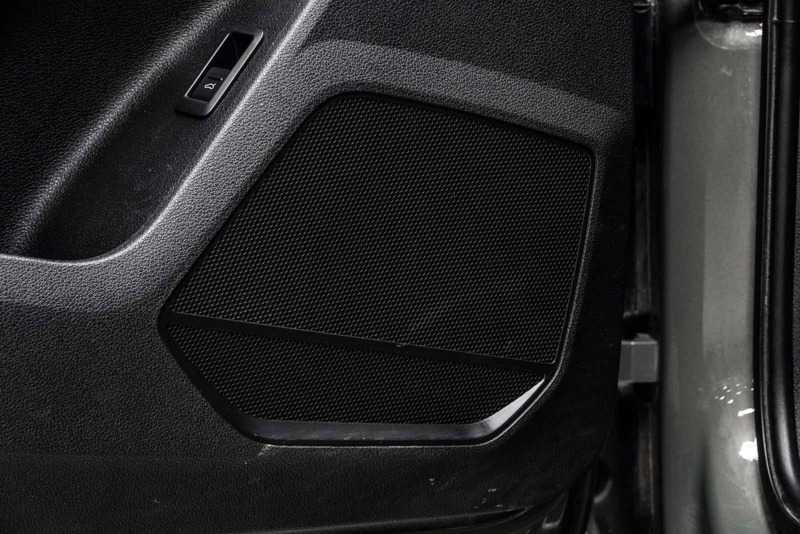 Used 2019 Audi Q3 2.0T Premium w/ Convenience Package AWD/4WD image 37