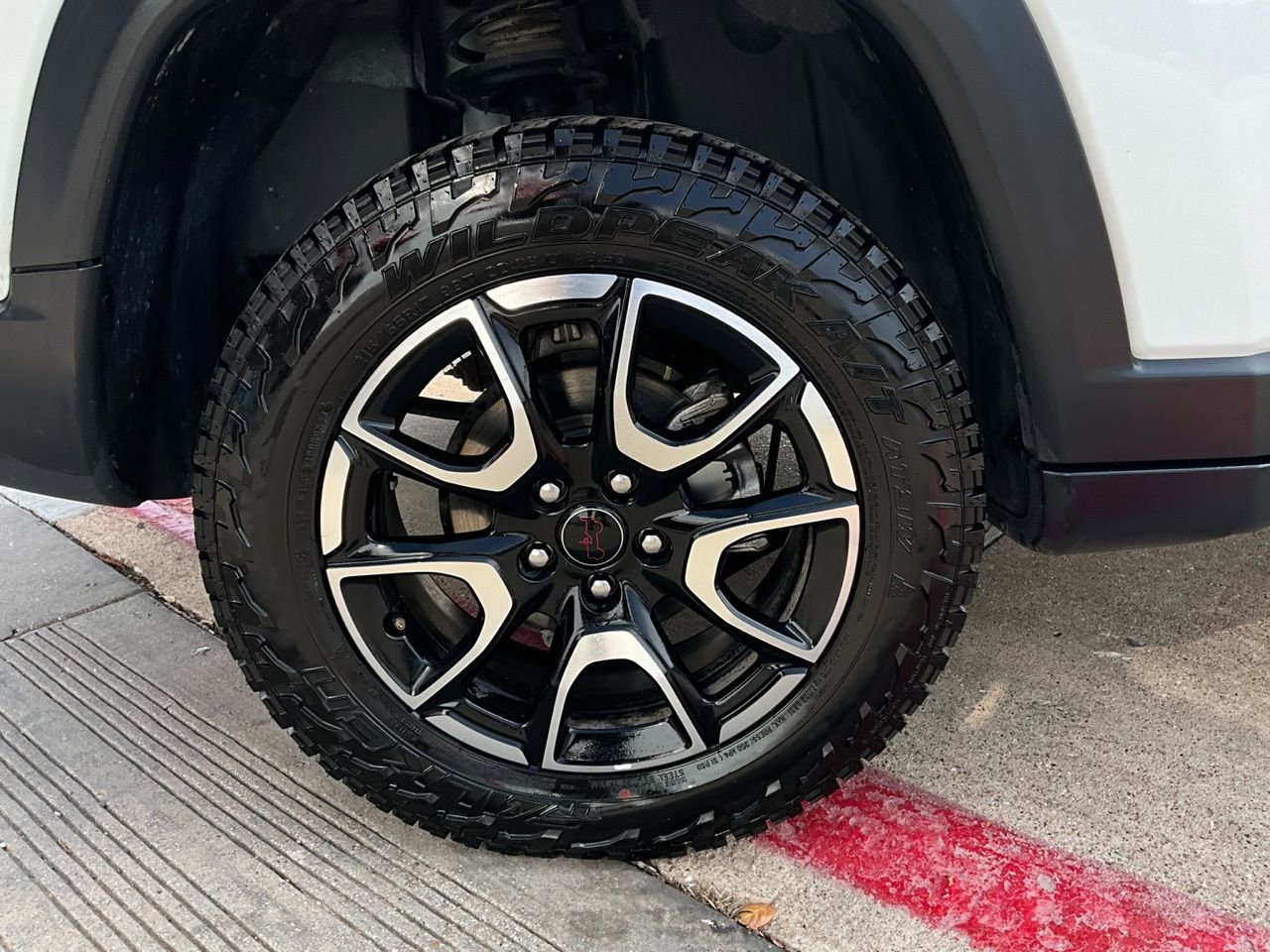 Used 2025 Jeep Compass Trailhawk image 9