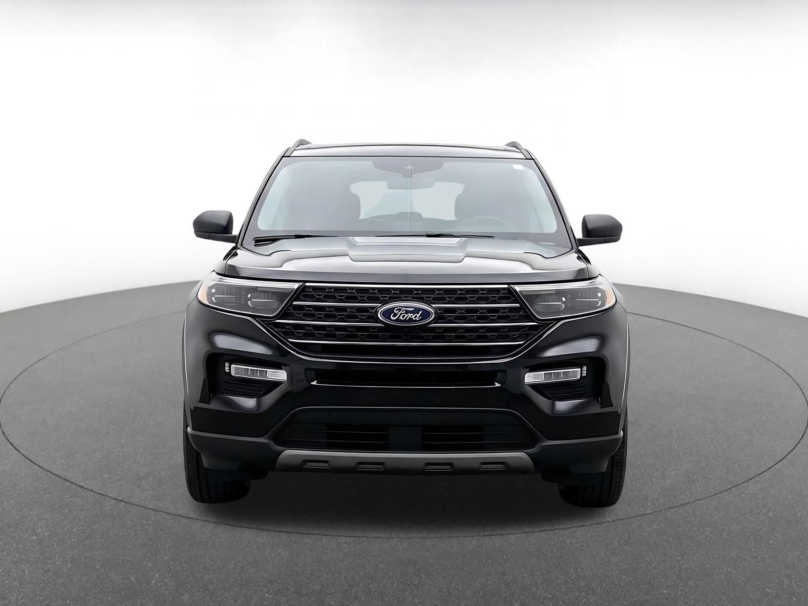 Used 2024 Ford Explorer Limited AWD/4WD image 2