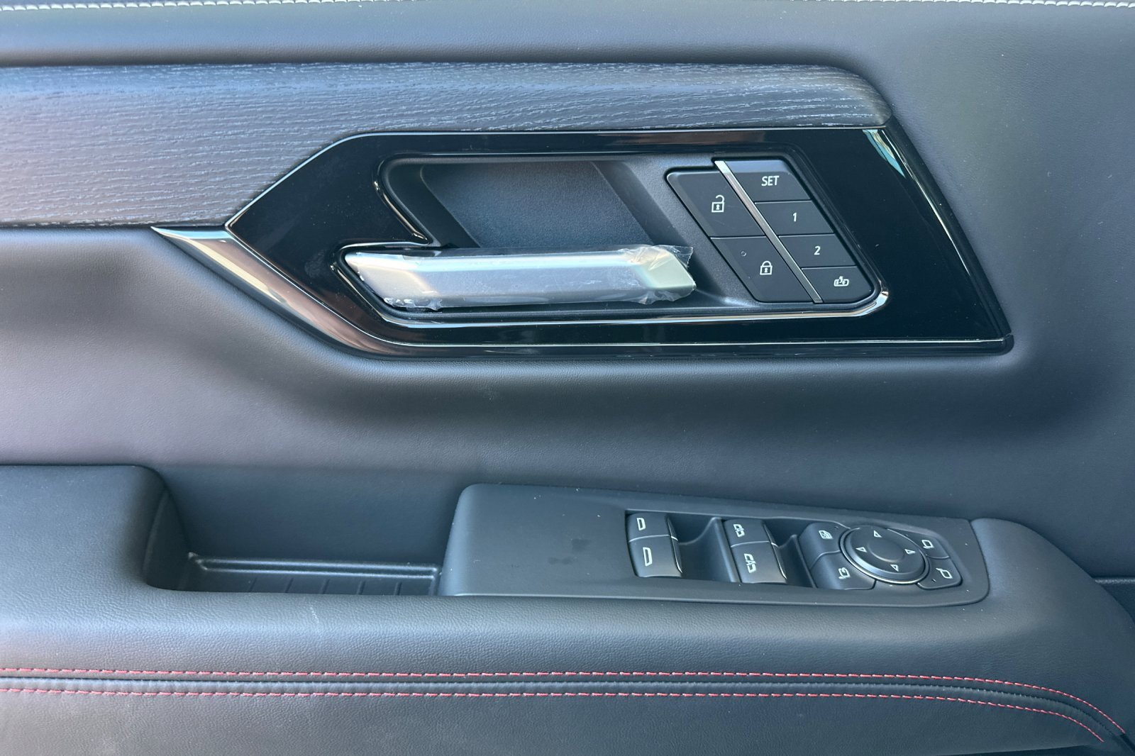 New 2025 GMC Yukon AT4 Ultimate w/ LPO, Floor Liner Package image 9