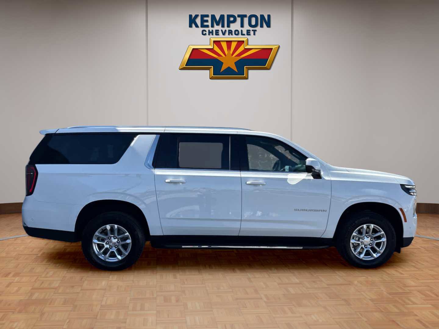 Used 2025 Chevrolet Suburban LS RWD image 7