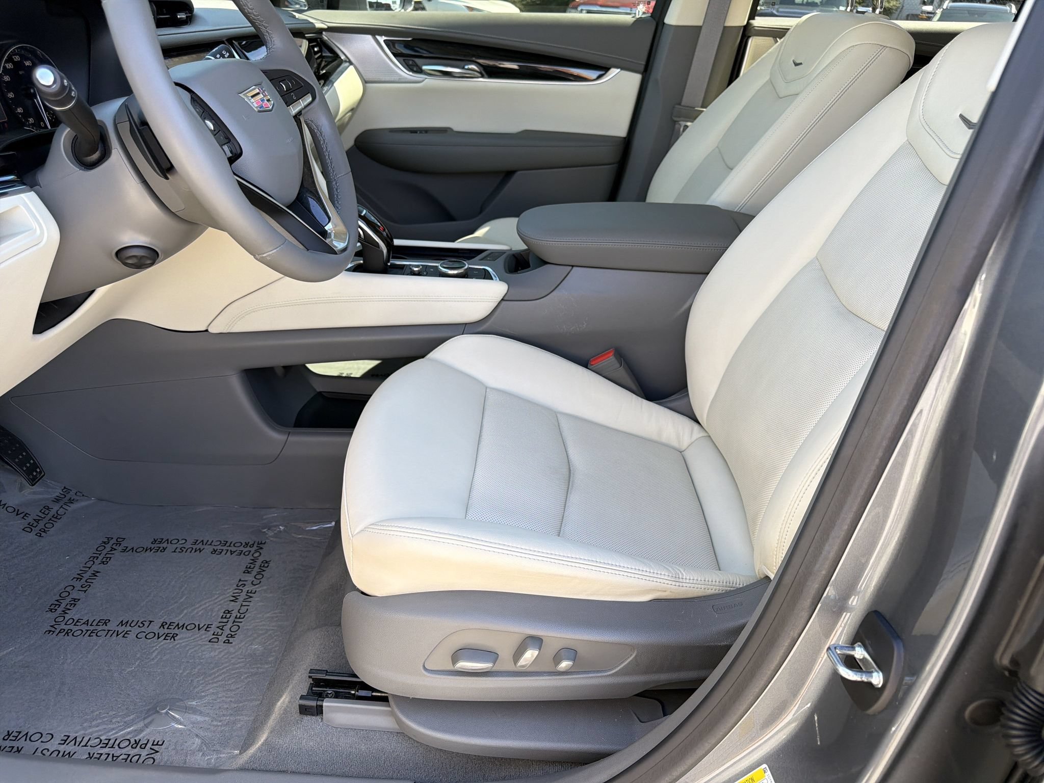 Used 2020 Cadillac XT6 Premium Luxury FWD image 17