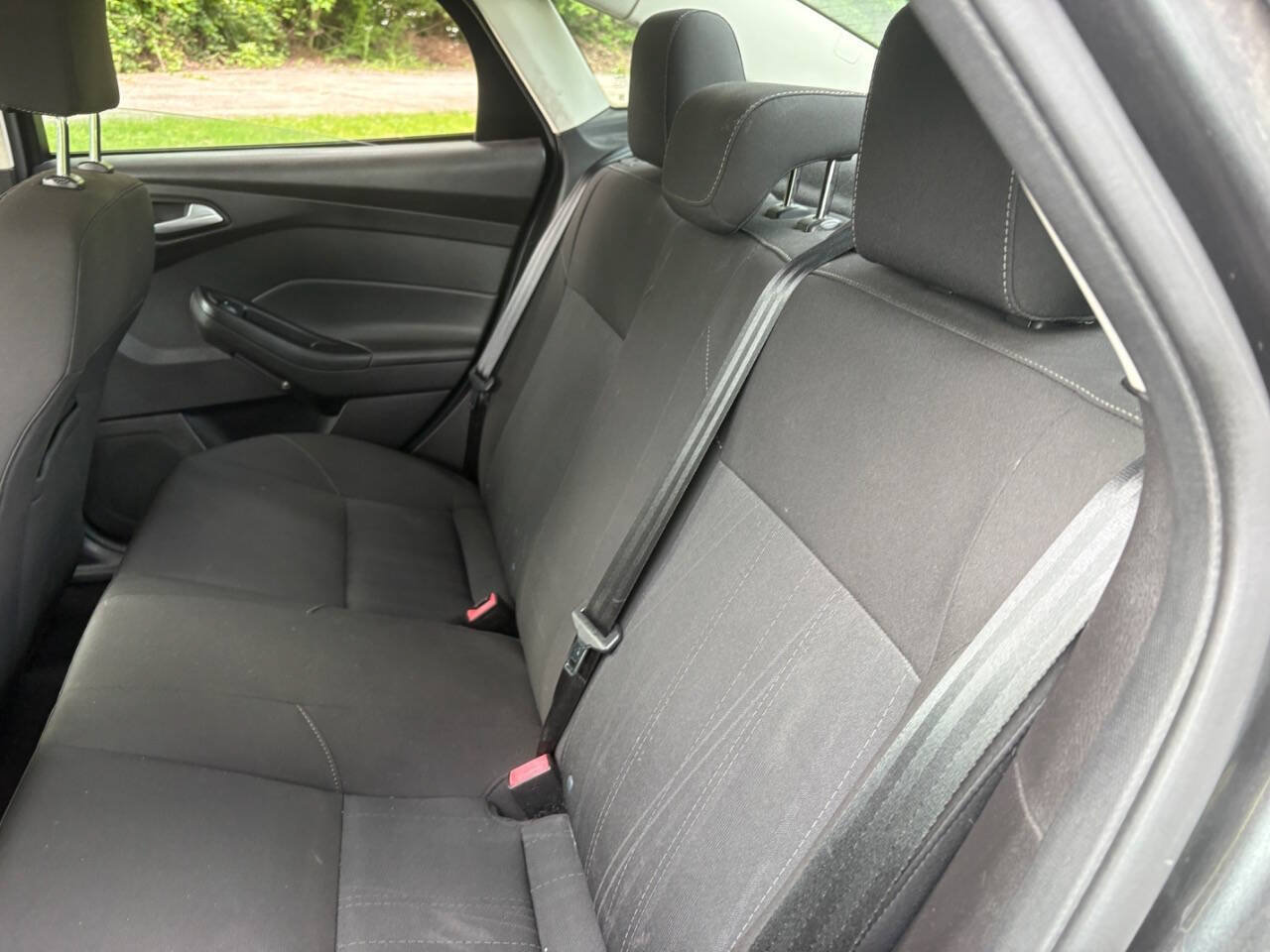 Used 2015 Ford Focus SE FWD image 24