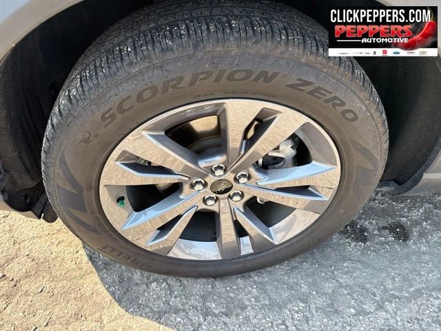Used 2023 Ford Explorer XLT w/ Equipment Group 202A RWD image 5