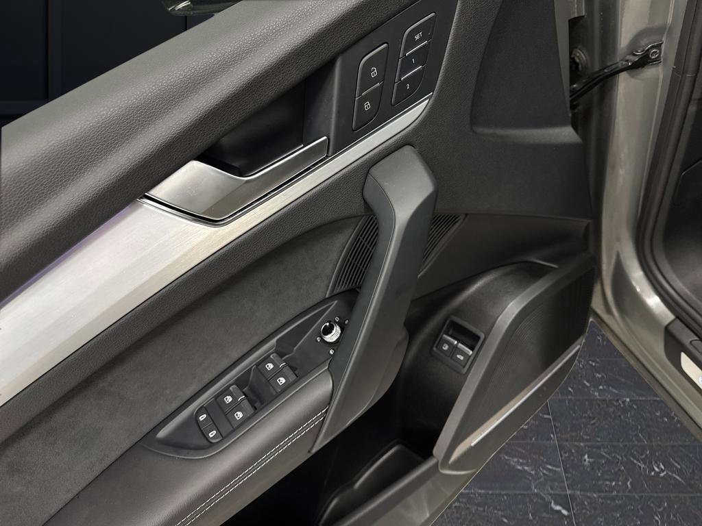 Used 2023 Audi Q5 e Prestige w/ Prestige Package image 28