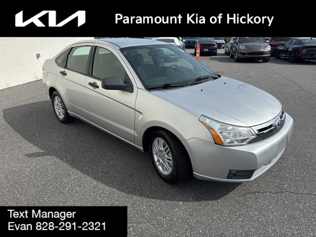 Used 2011 Ford Focus SE w/ 201A Rapid Spec Order Code FWD image 3