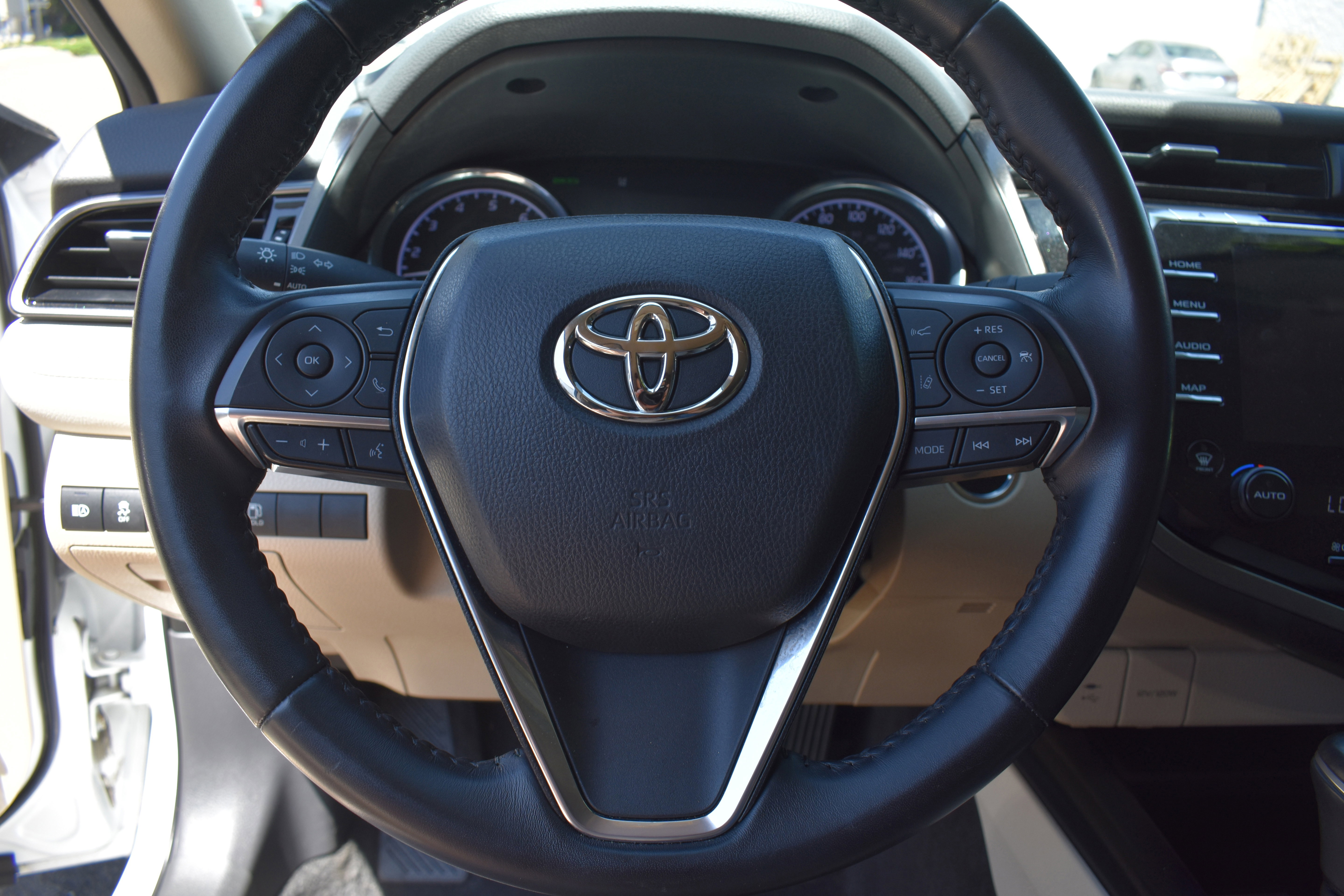 Used 2019 Toyota Camry XLE FWD image 13