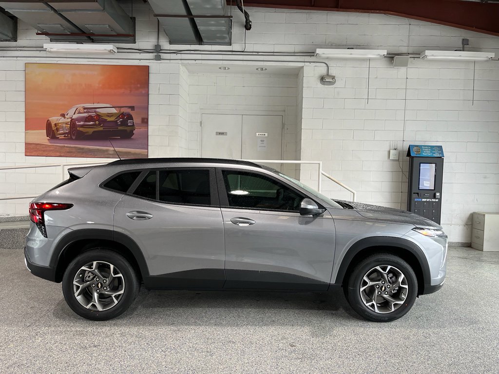 Used 2026 Chevrolet Trax LT FWD image 11
