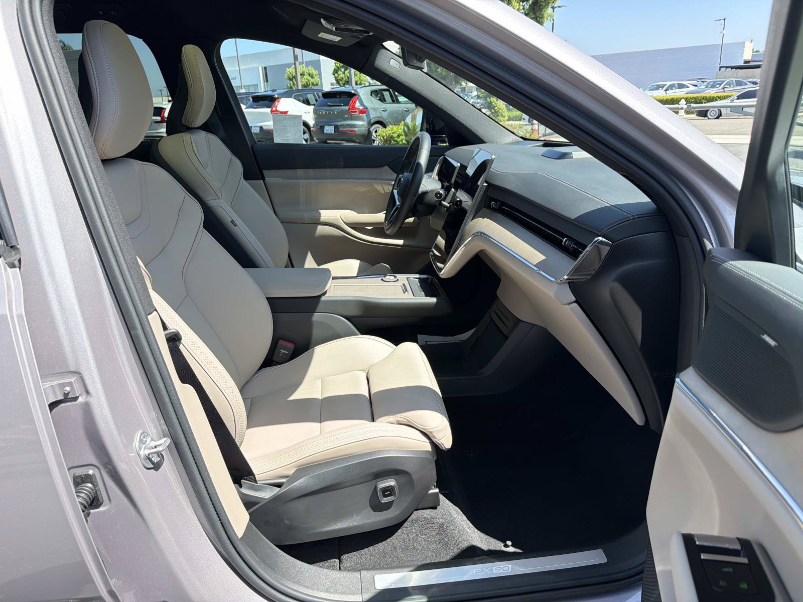Used 2026 Volvo EX90 Plus RWD image 26