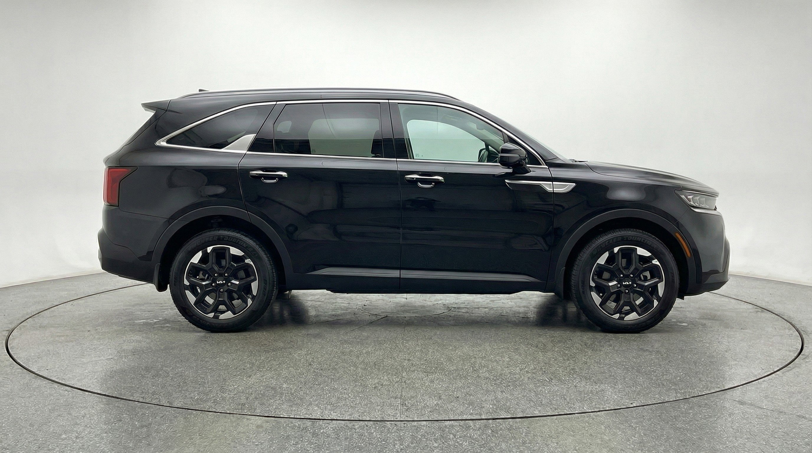 Used 2024 Kia Sorento S image 11