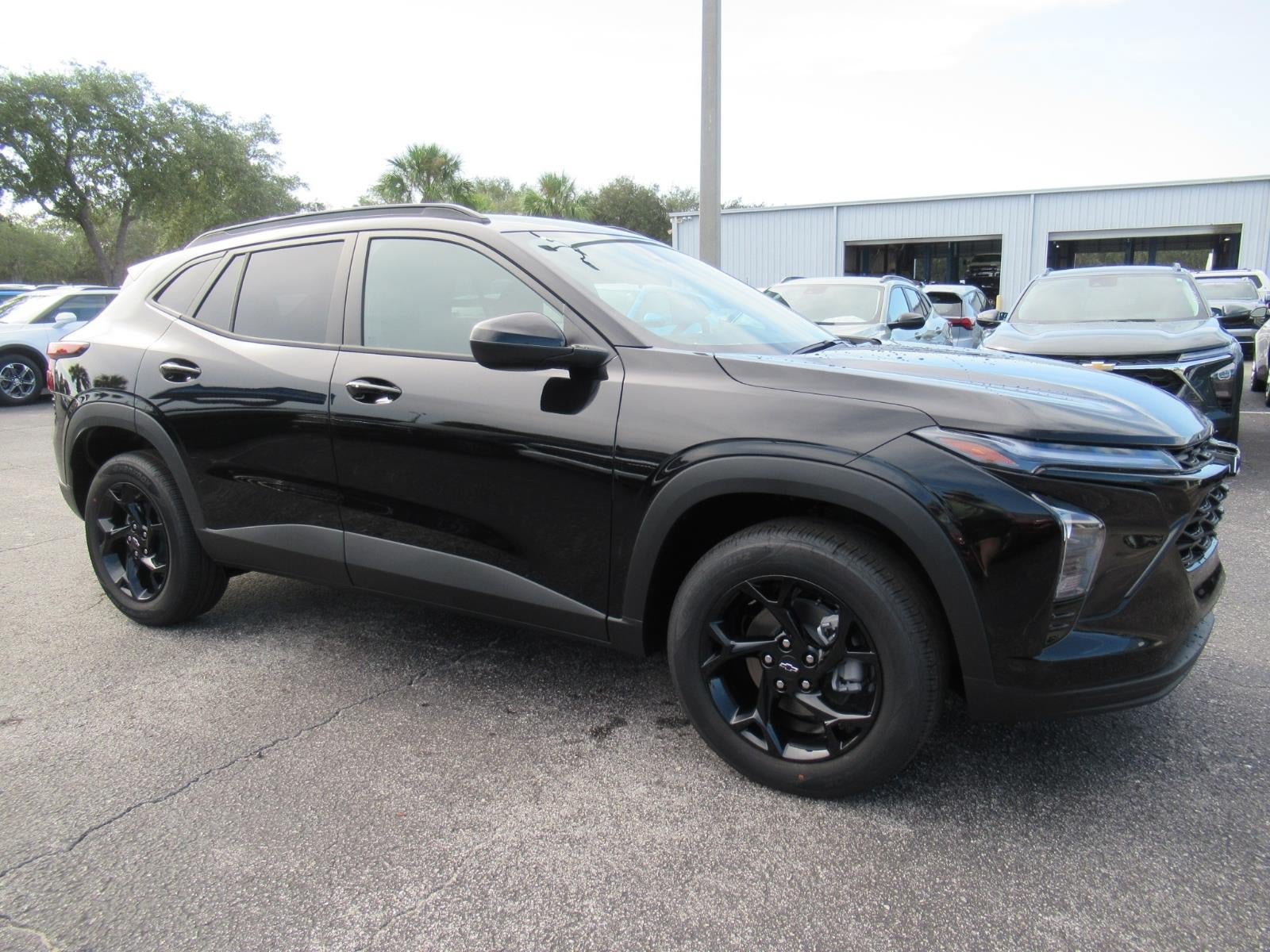 New 2026 Chevrolet Trax LT w/ Midnight Edition FWD image 4
