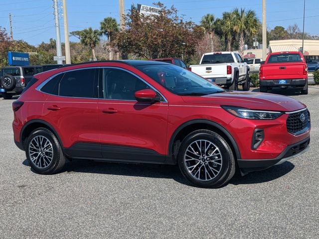 New 2025 Ford Escape SE w/ PHEV Premium Package FWD image 2
