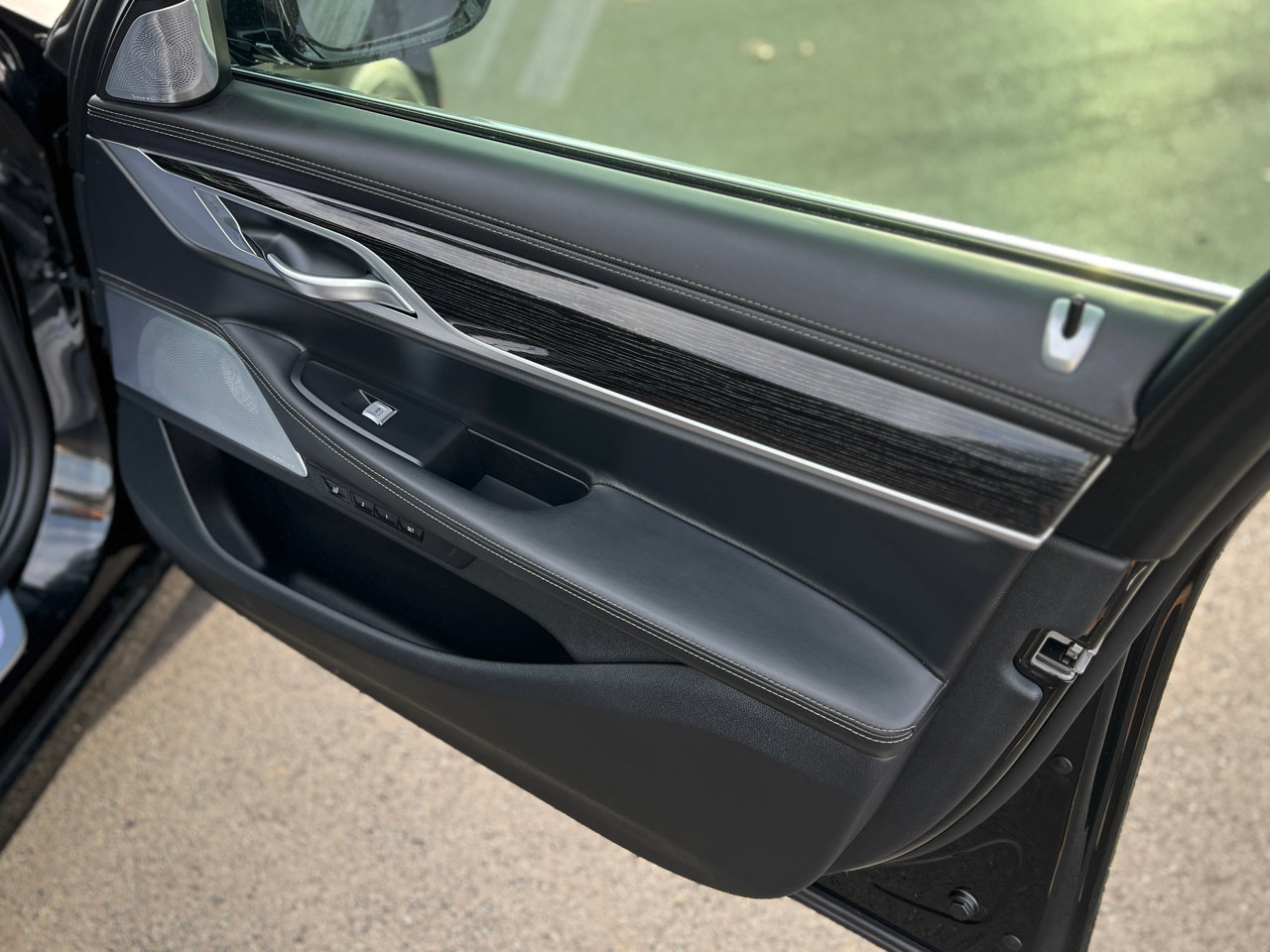 Used 2019 BMW 750i w/ Executive Package image 36