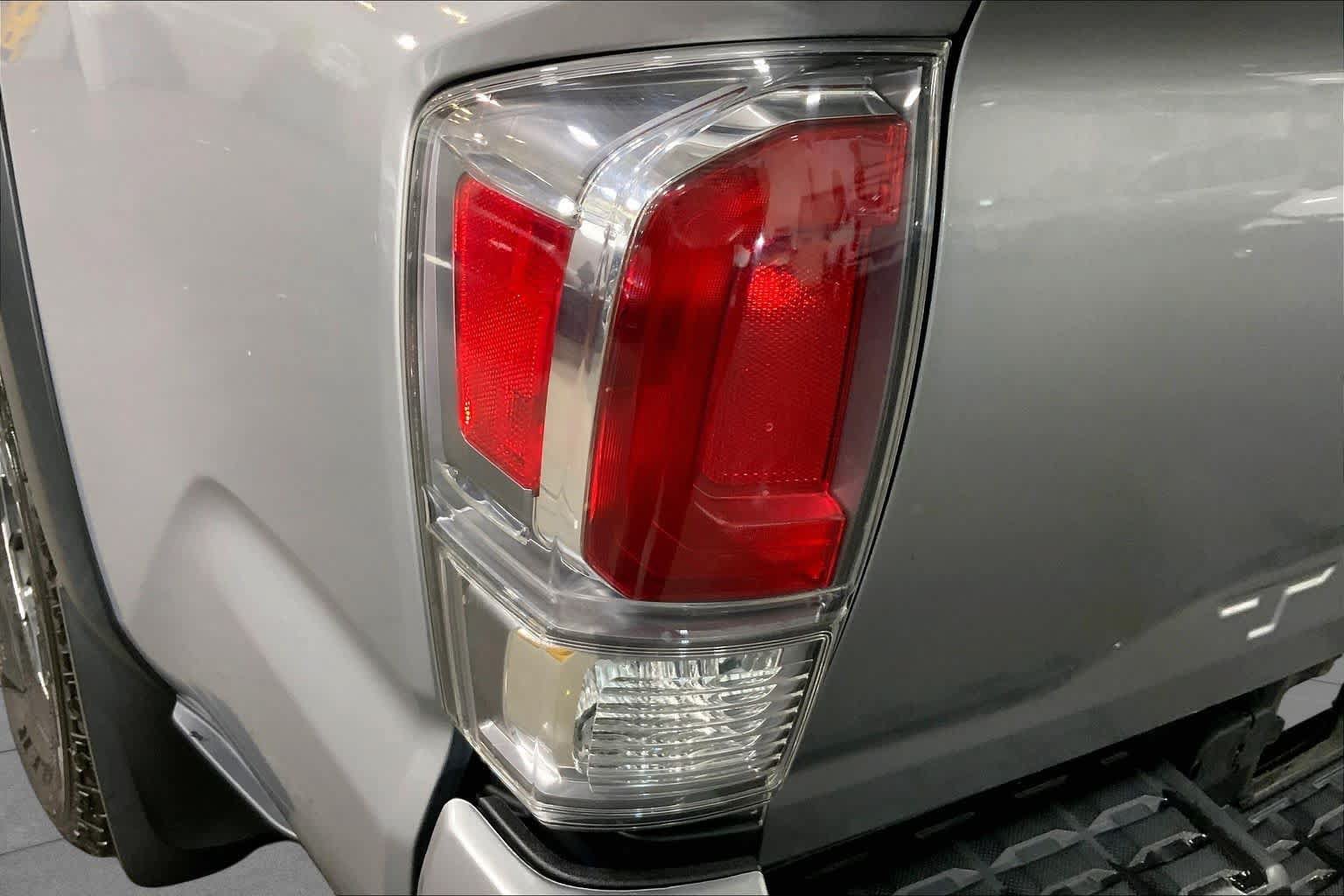 Used 2021 Toyota Tacoma TRD Off-Road w/ TRD Premium Off Road Package AWD/4WD image 29