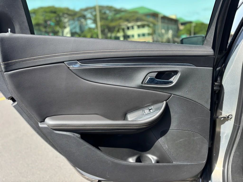 Used 2017 Chevrolet Impala LT w/ Convenience Package image 15