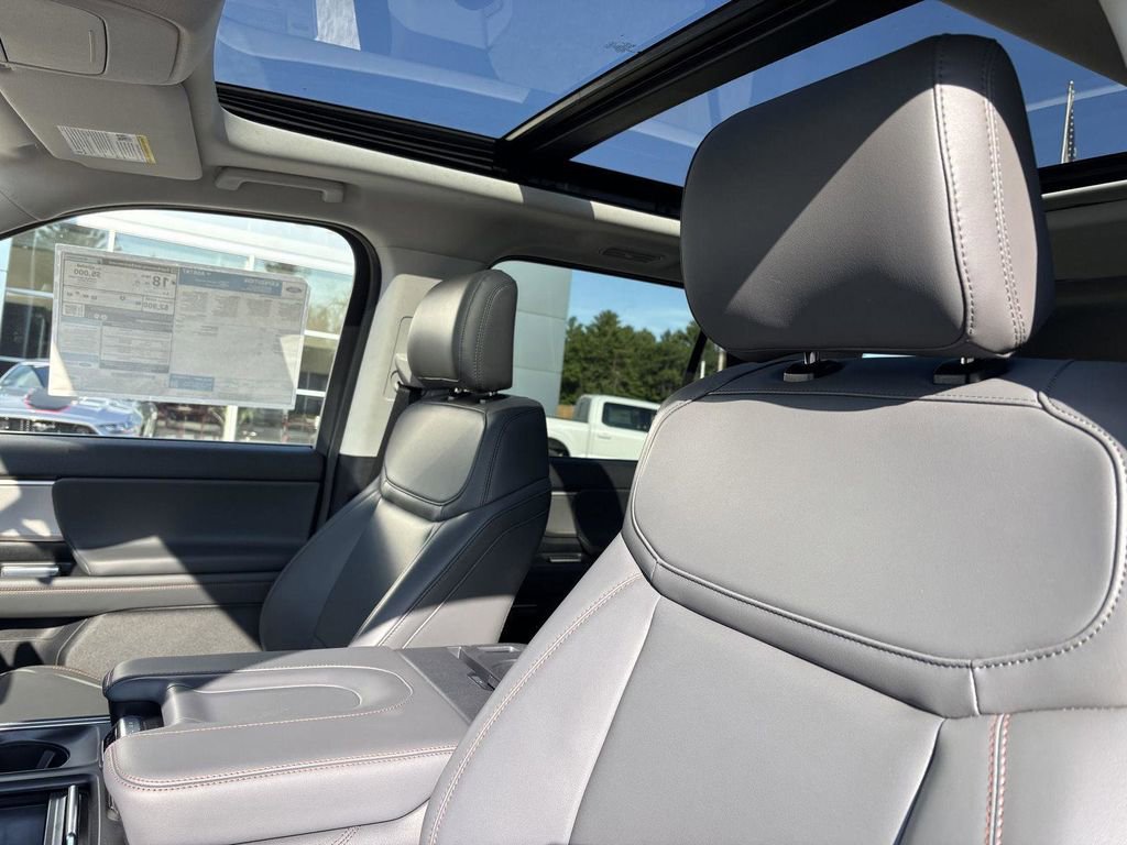 New 2025 Ford Expedition Active image 14