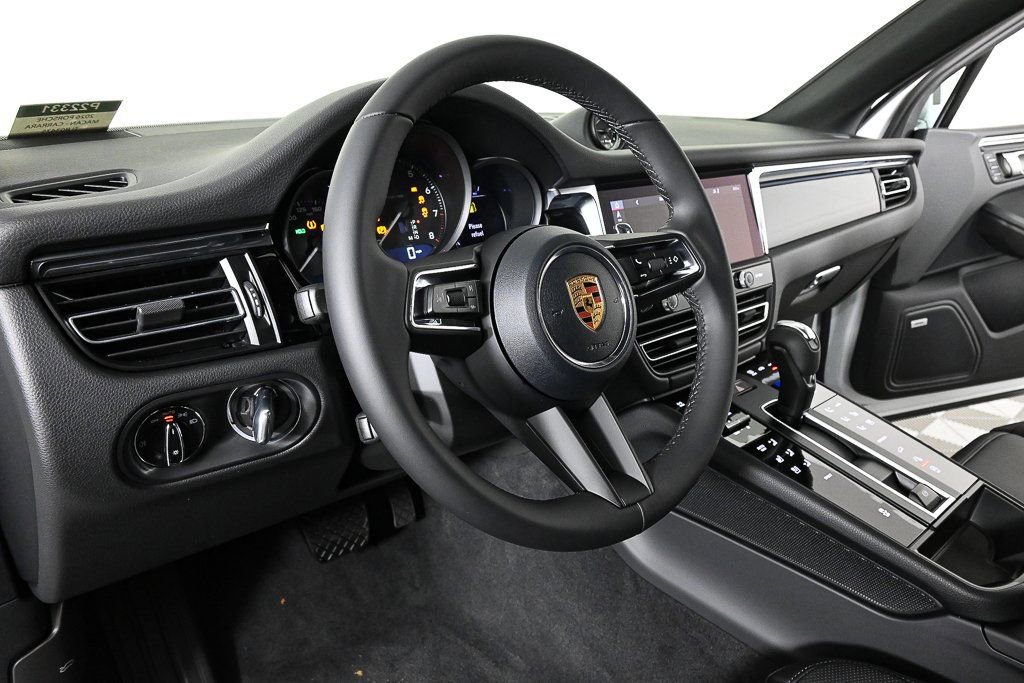 New 2026 Porsche Macan AWD image 4