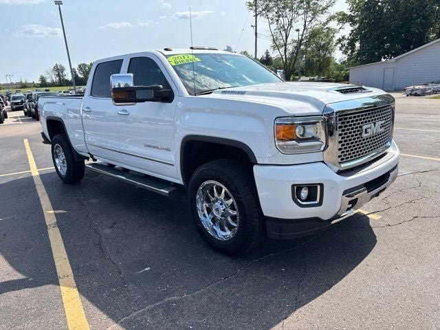 Used 2017 GMC Sierra 3500 Denali w/ Duramax Plus Package AWD/4WD image 32