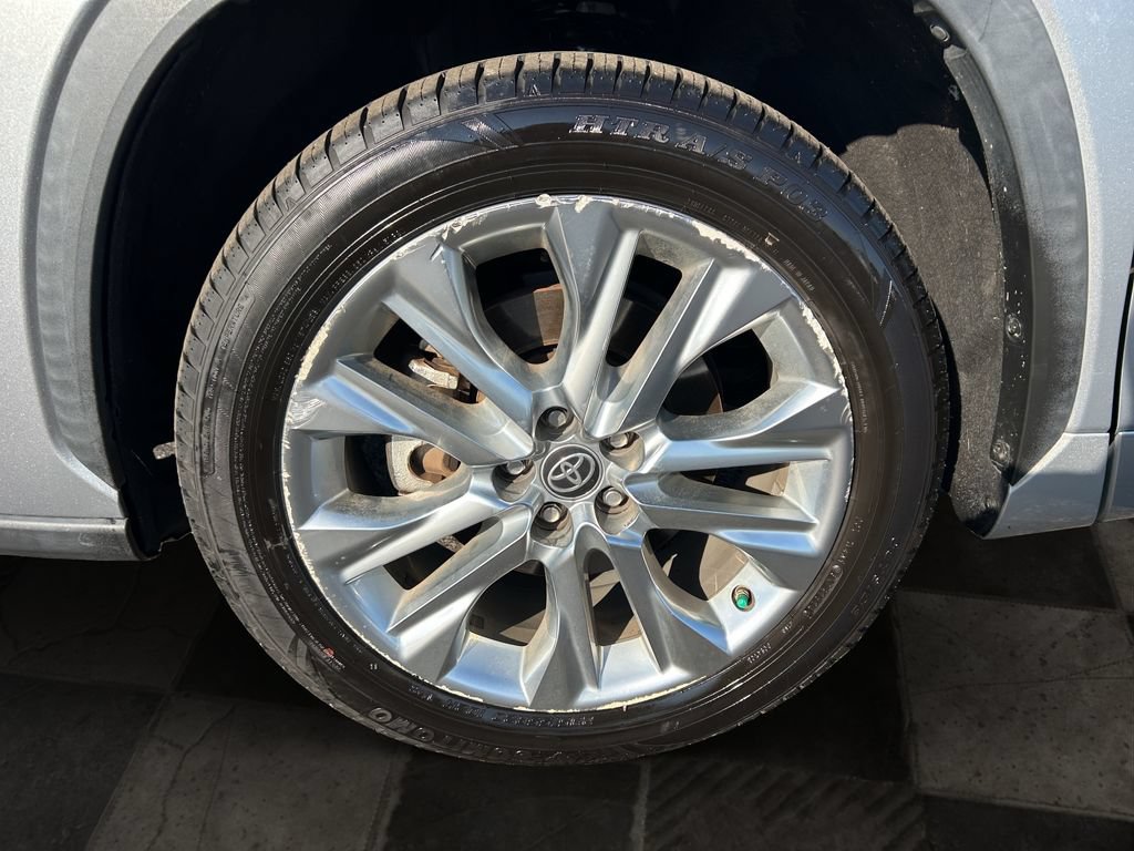 Used 2020 Toyota Highlander Limited FWD image 9